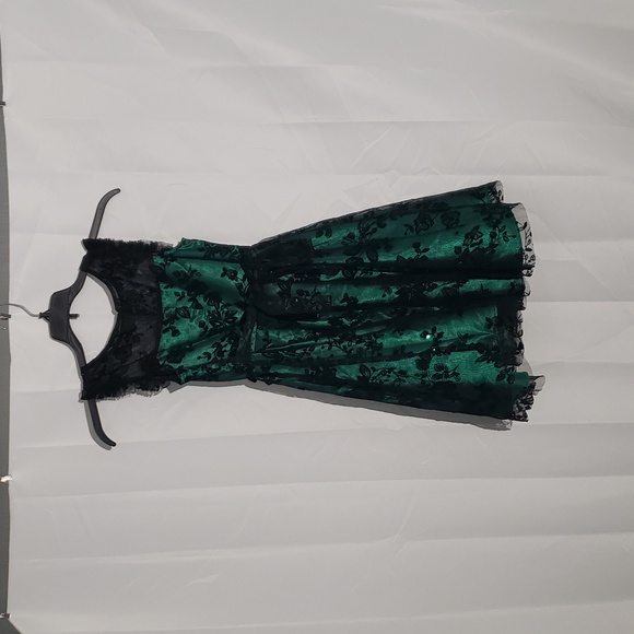 Girl' Elegant Green and Black Holiday Party Dress Size 10 Tulle Petticoat - Picture 8 of 16
